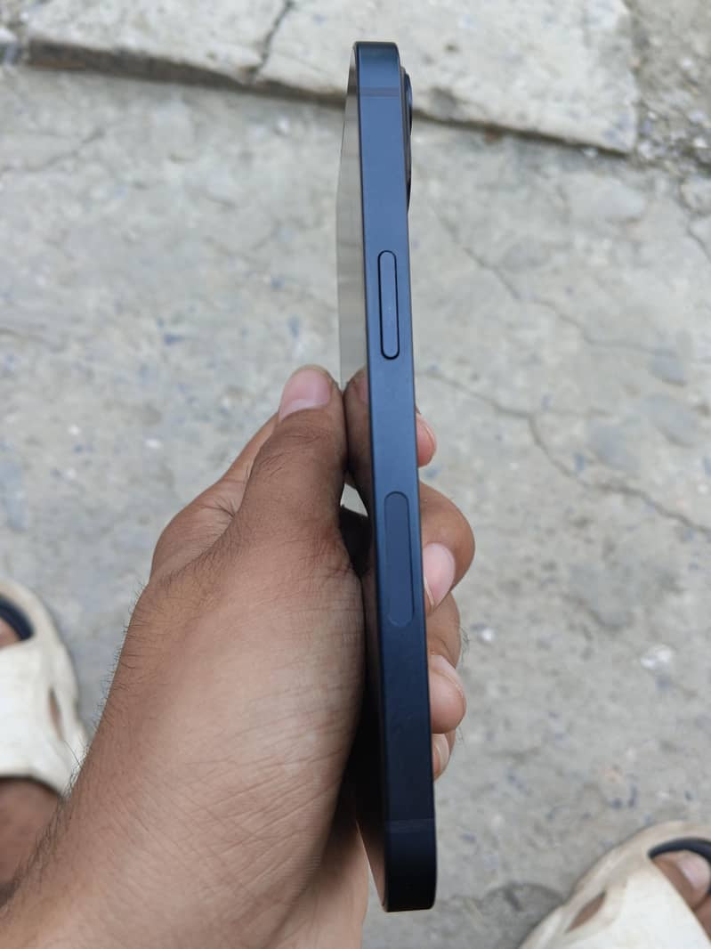 Apple iPhone 13 2