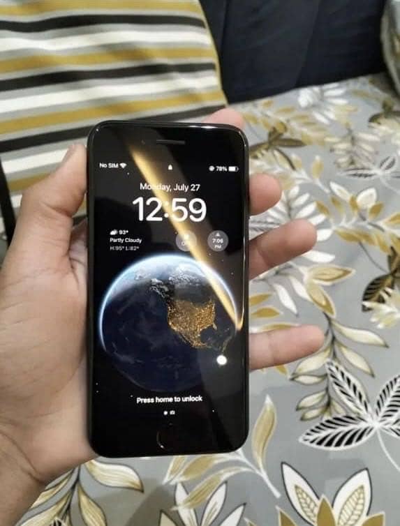 Apple iPhone SE 3 2