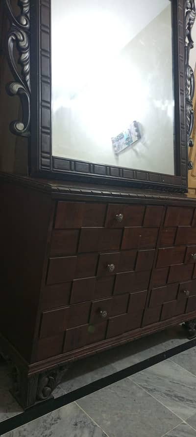 console and mirror in excellent condition