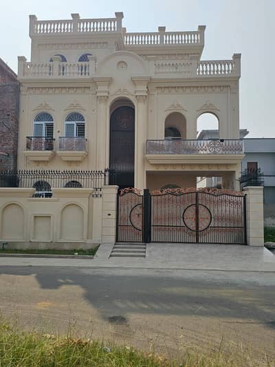 10 Marla Luxury House For Sale in Master City