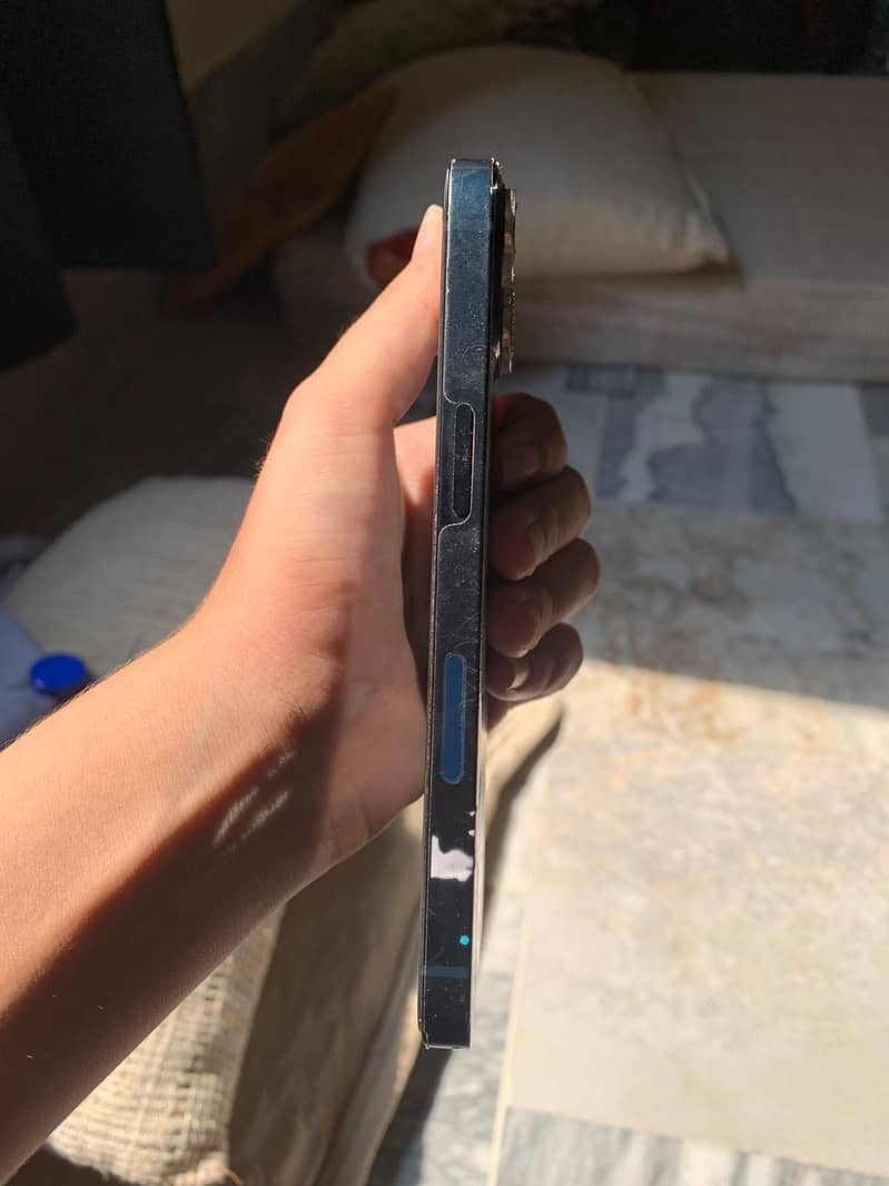 Apple iPhone 13 2