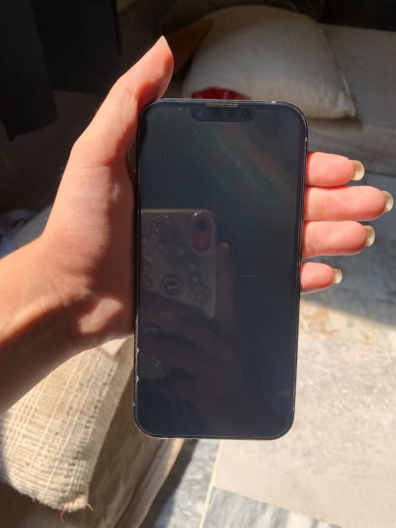 Apple iPhone 13 4