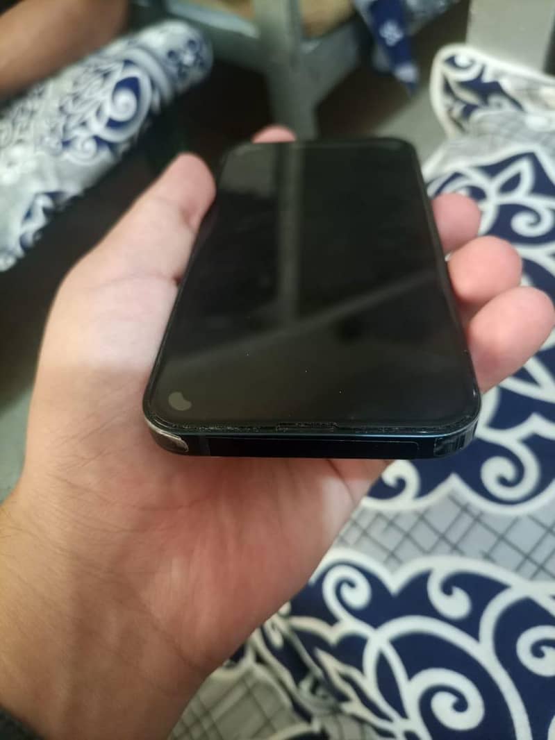 Apple iPhone 13 2