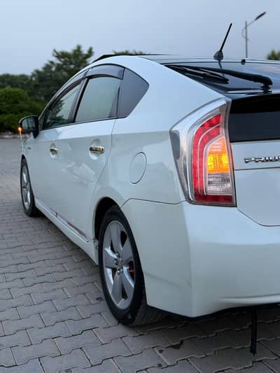Toyota Prius  totall orignal solar panal sunroof Urgent Sale