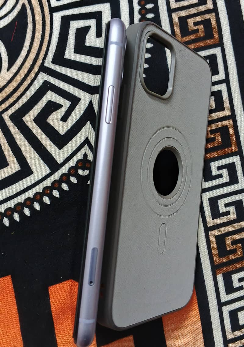 Apple iPhone 11 3