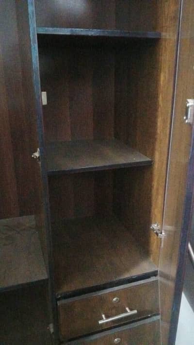 I want to sell my wardrobe doubl door