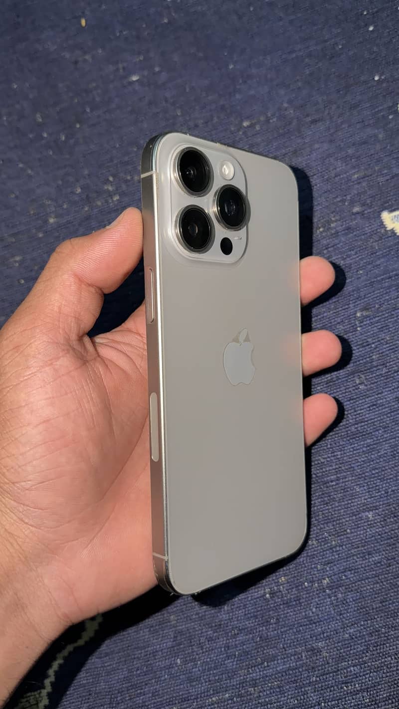 Apple iPhone 15 Pro Max 3