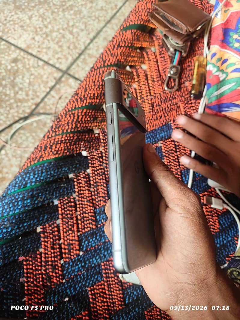 Google Pixel 8 5