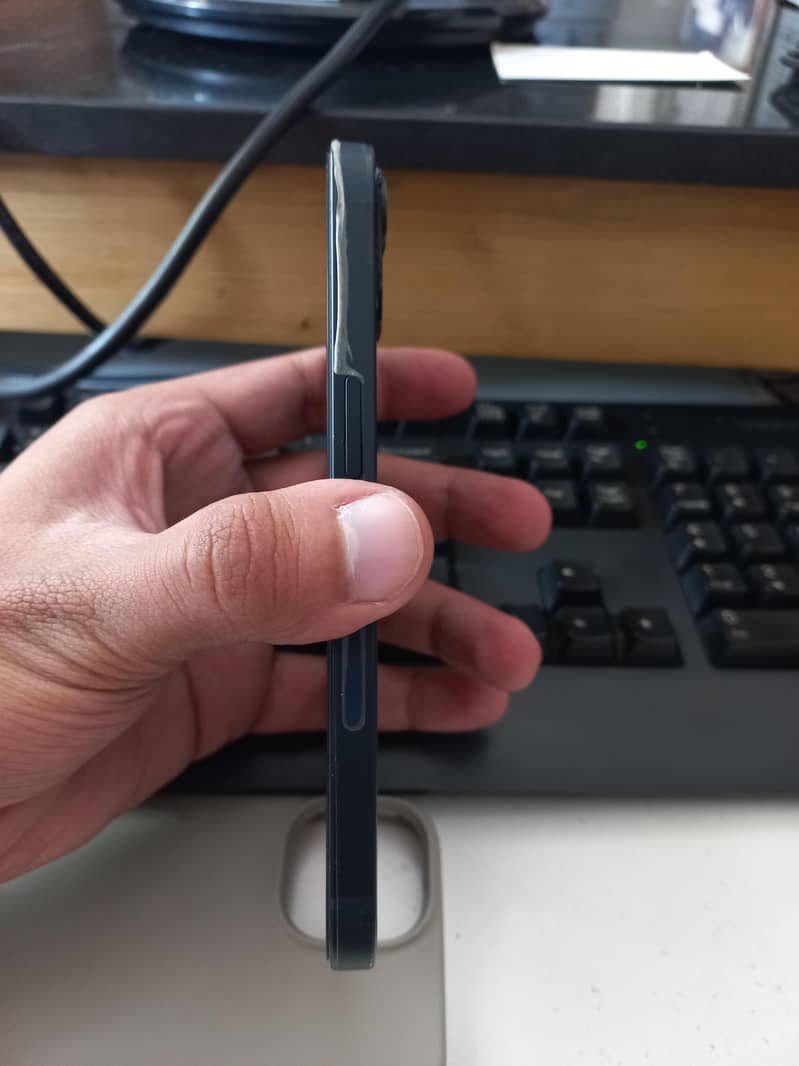 Apple iPhone 13 4
