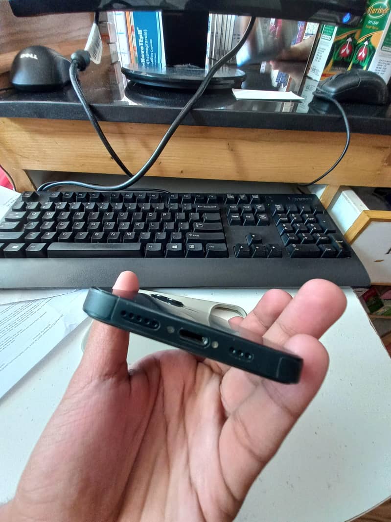 Apple iPhone 13 5