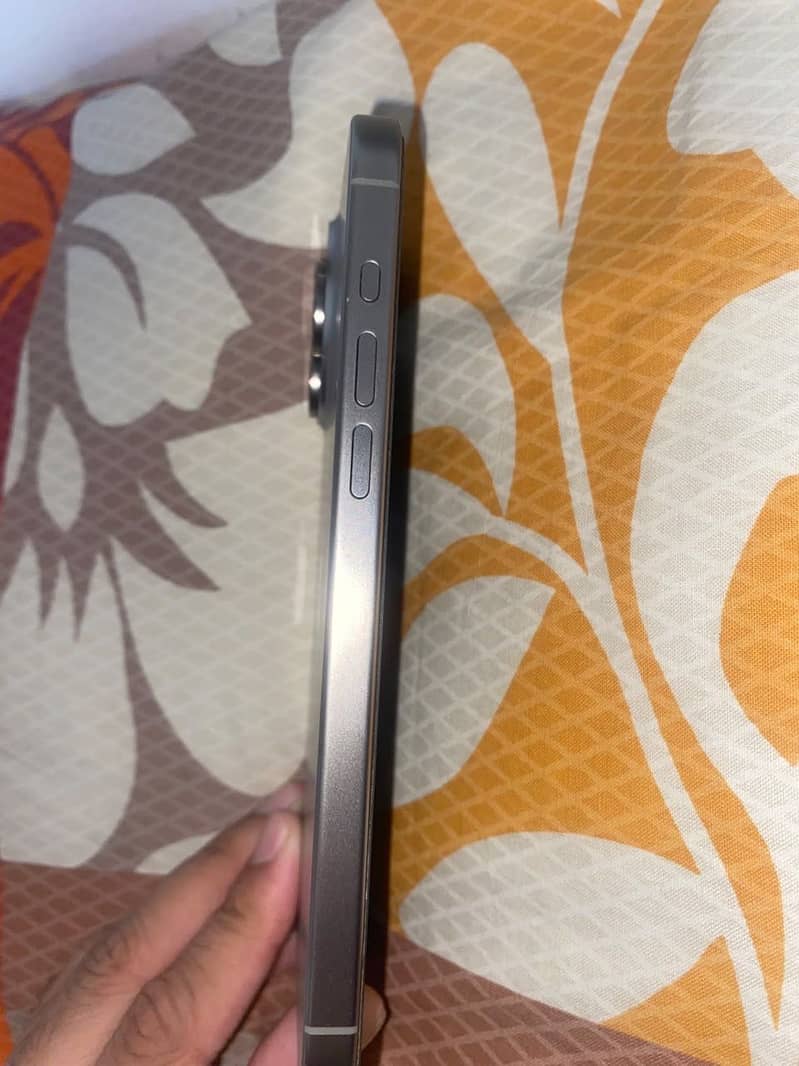 Apple iPhone 15 Pro Max 4