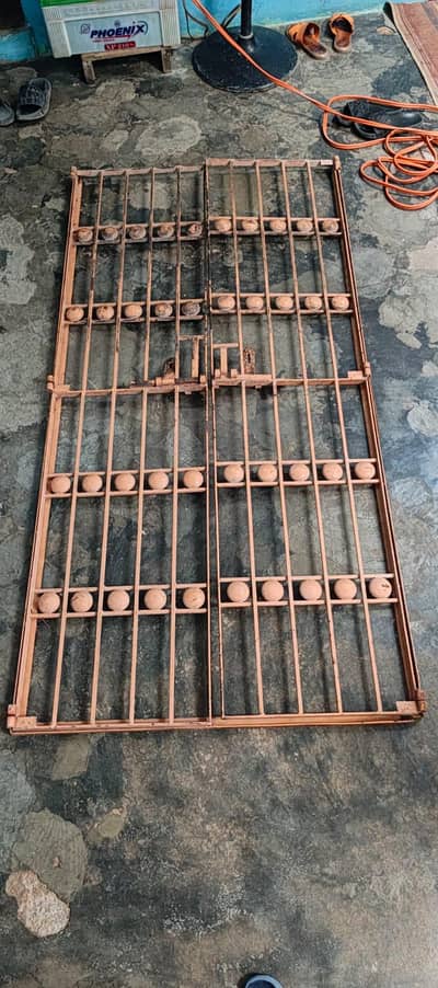 6*3 havy metal door hai 38kg plus wazan hai kabari door rahe