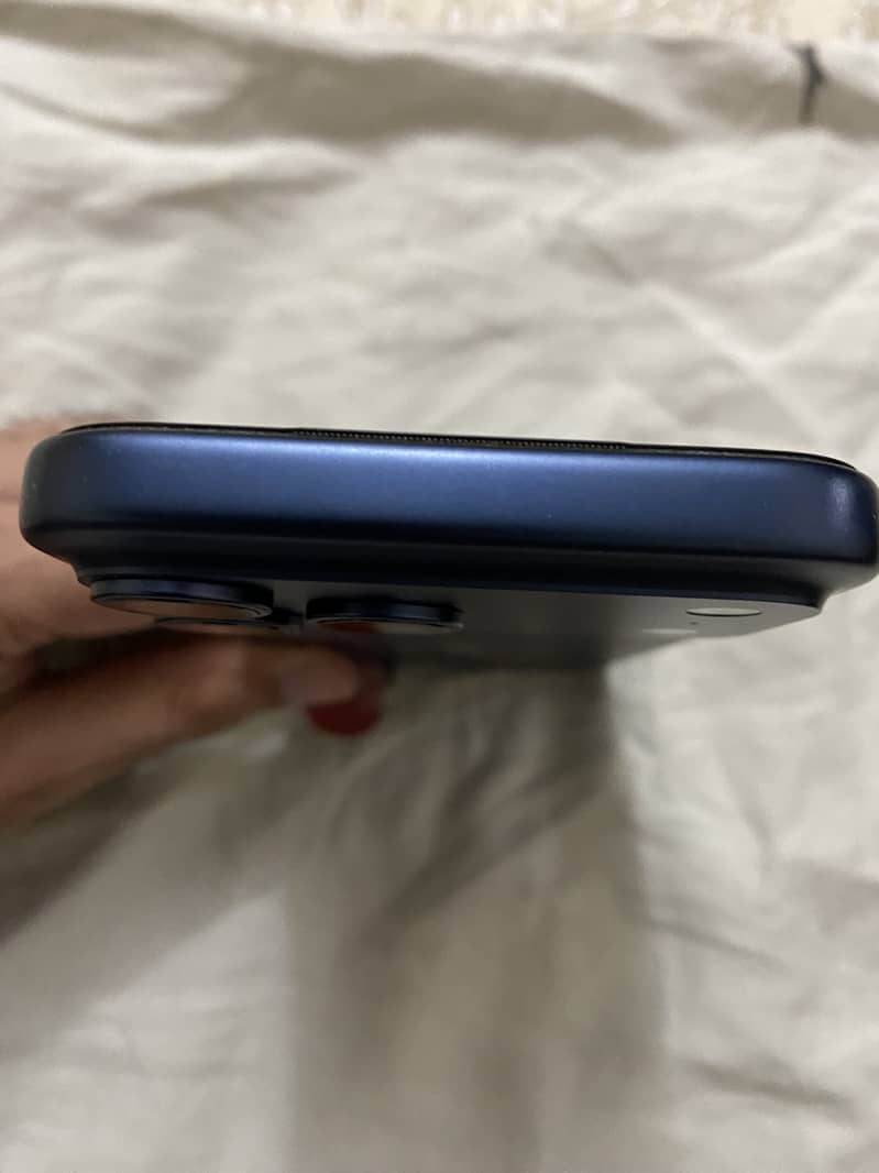 Apple iPhone 17 Pro Max 4