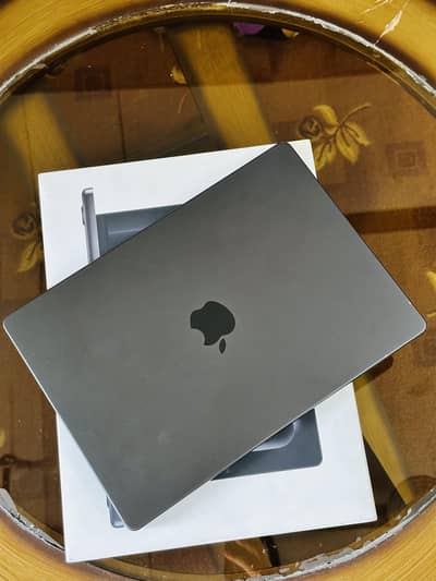 MacBook Pro M4 Pro  - 14 Inches - 24GB RAM 1TB Storage