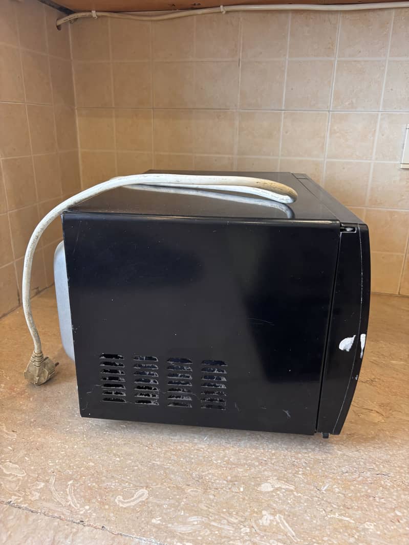 Dawlance small sized microwave 1