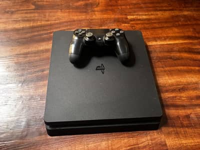 Ps4 slim 8/10 condition First owner box and papers still available