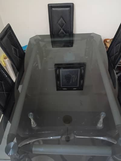 6 seater dinning table for sale iron made with tempered glass