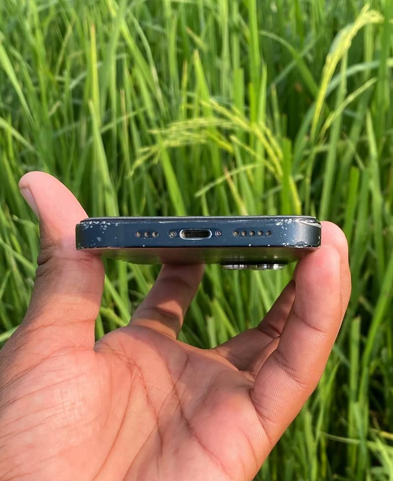 Apple iPhone 13 4