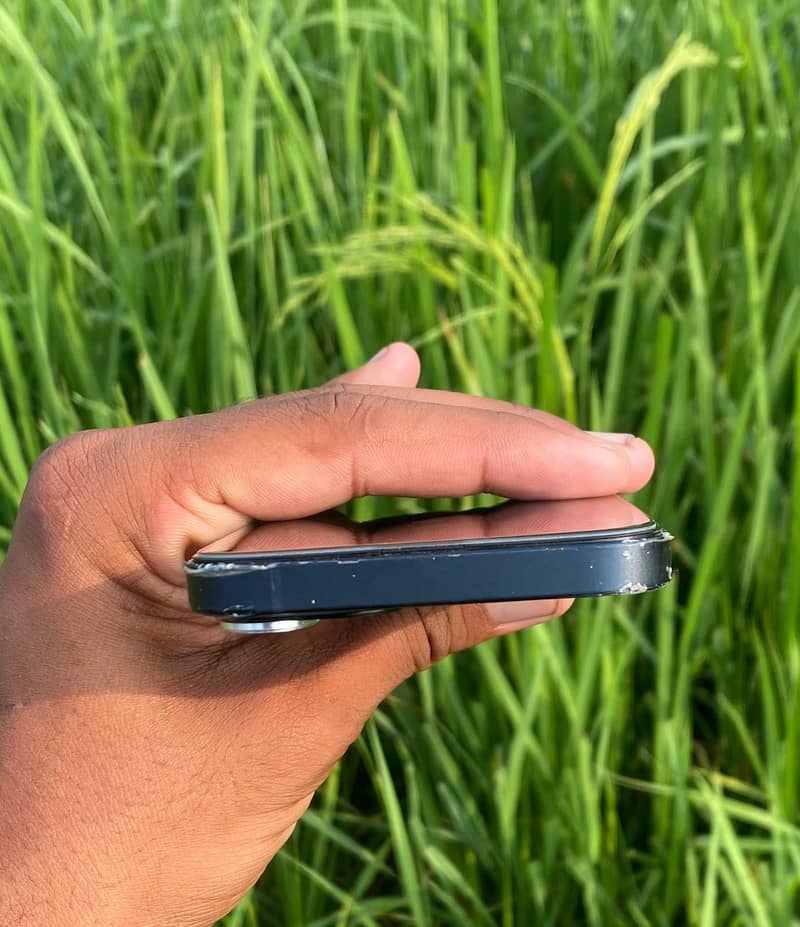 Apple iPhone 13 5