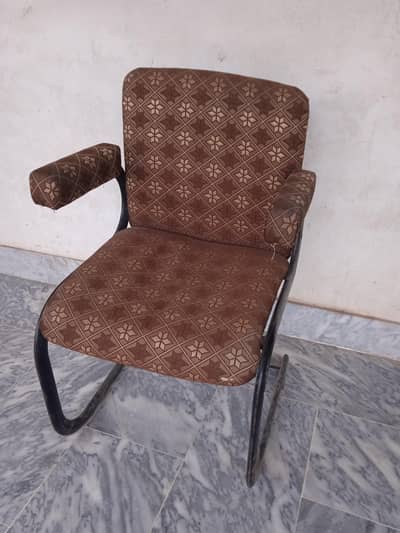 few months used 4 chair new poshing
