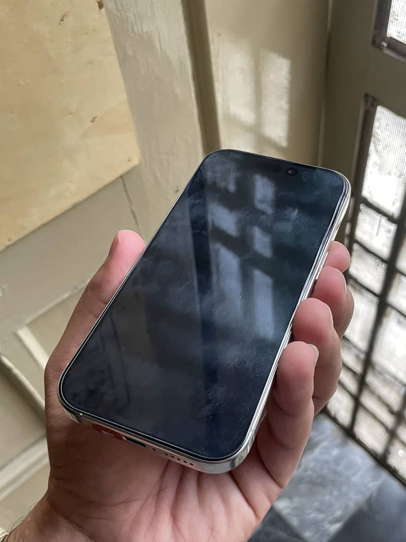 IPhone 16 Pro 3