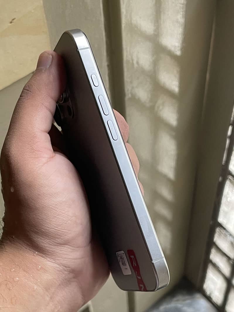IPhone 16 Pro 6