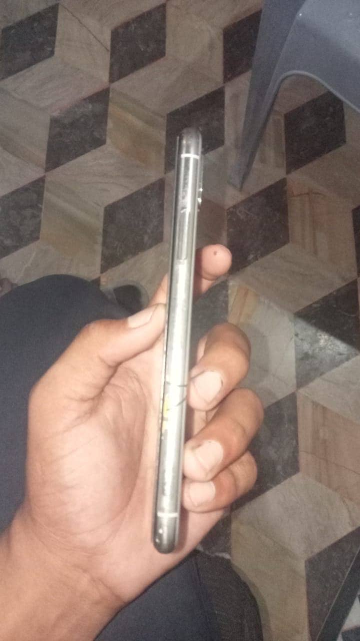 Apple iPhone X 3