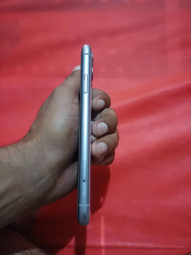Apple iPhone 11 3