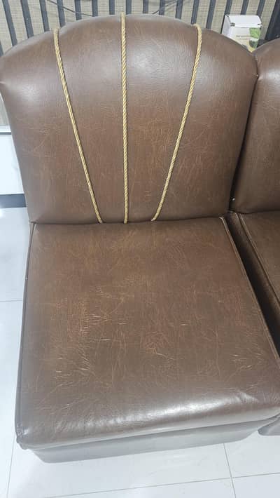 leather sofa. 7 seats÷ corner and sid table D typesgood