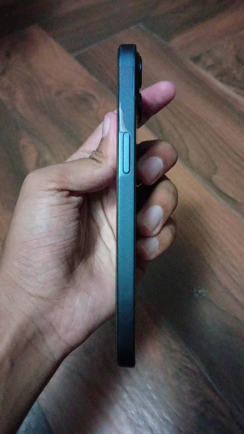 Apple iPhone 13 5