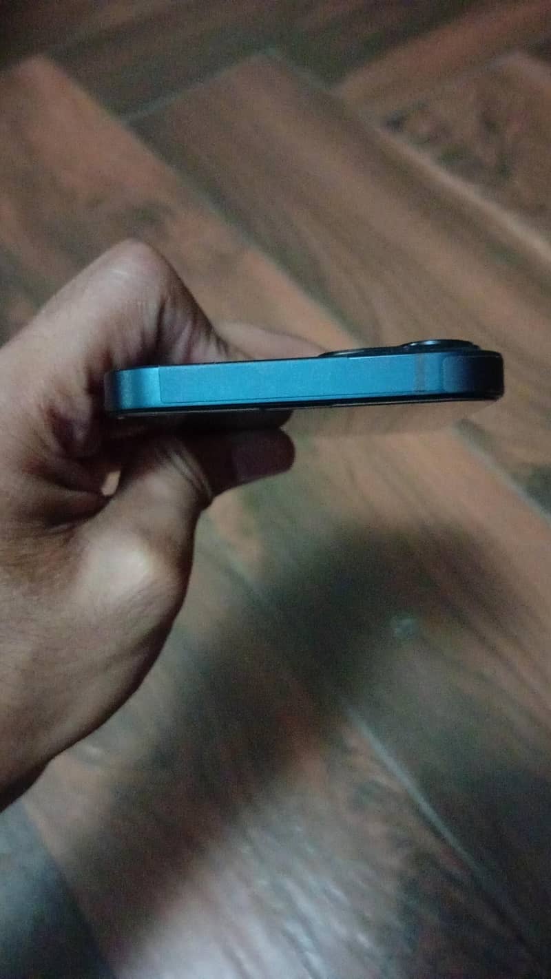 Apple iPhone 13 7