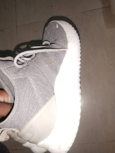 used Hy size Isu Hy is leay sale Kar Raha Hu original shoes Hy 10.5 hy