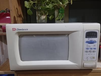 dalance microwave, full size , in running condition. negotiable price