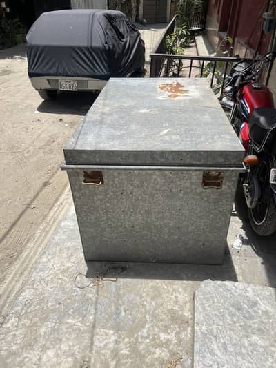 Peti trunk for sale