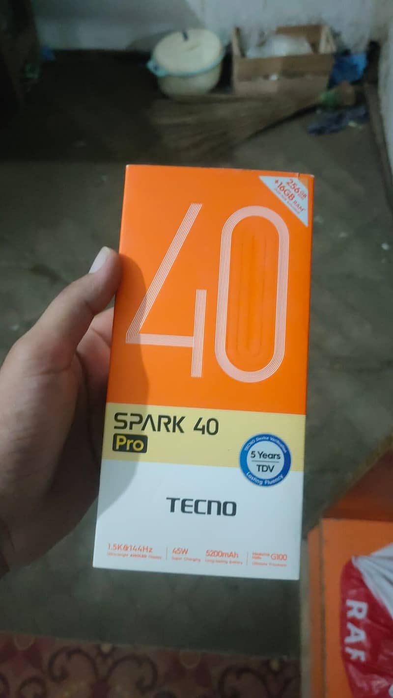Tecno CAMON 40 Pro 0