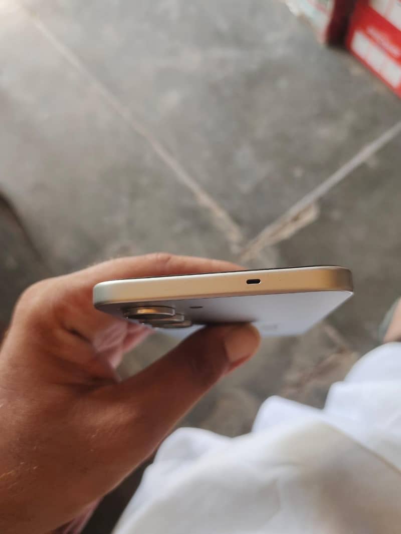 Tecno CAMON 40 Pro 1