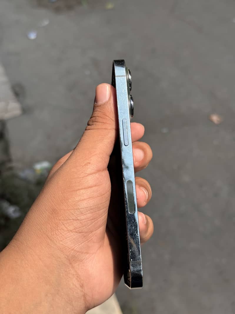Apple iPhone 13 Pro 4