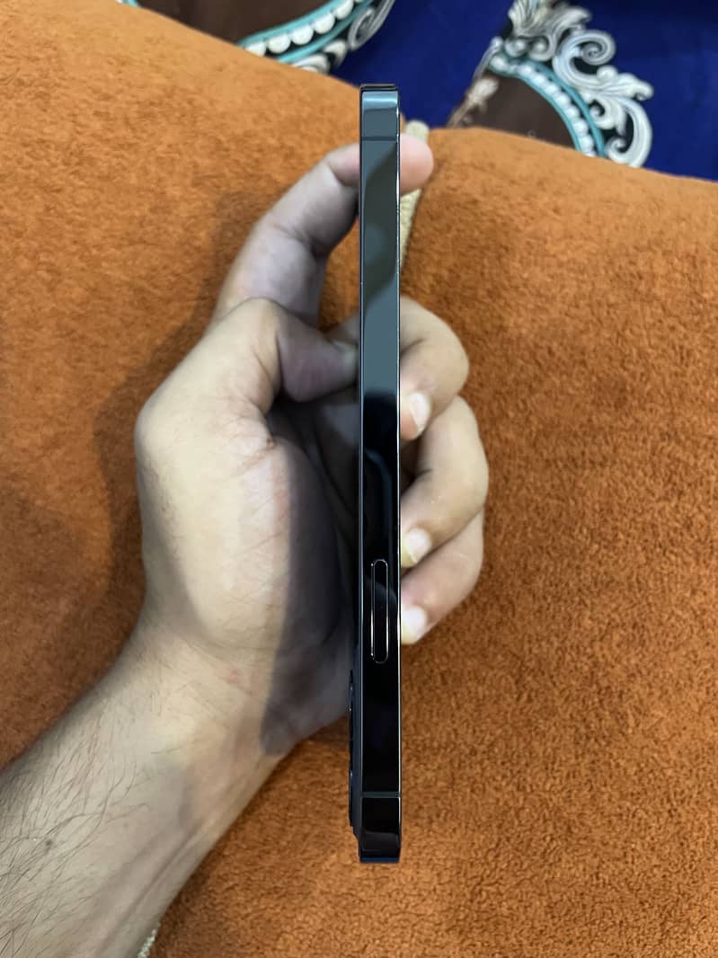 Apple iPhone 12 Pro 4