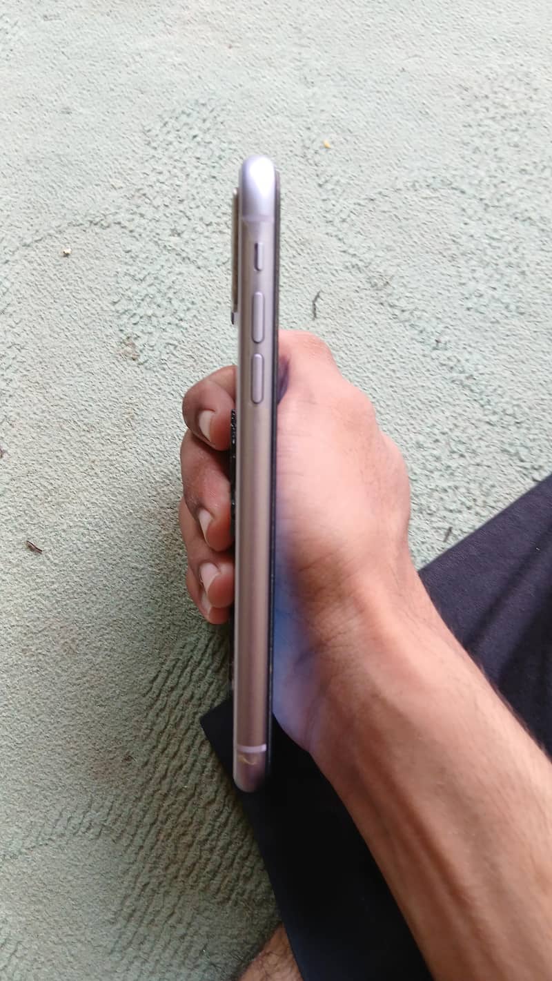 Apple iPhone 11 3