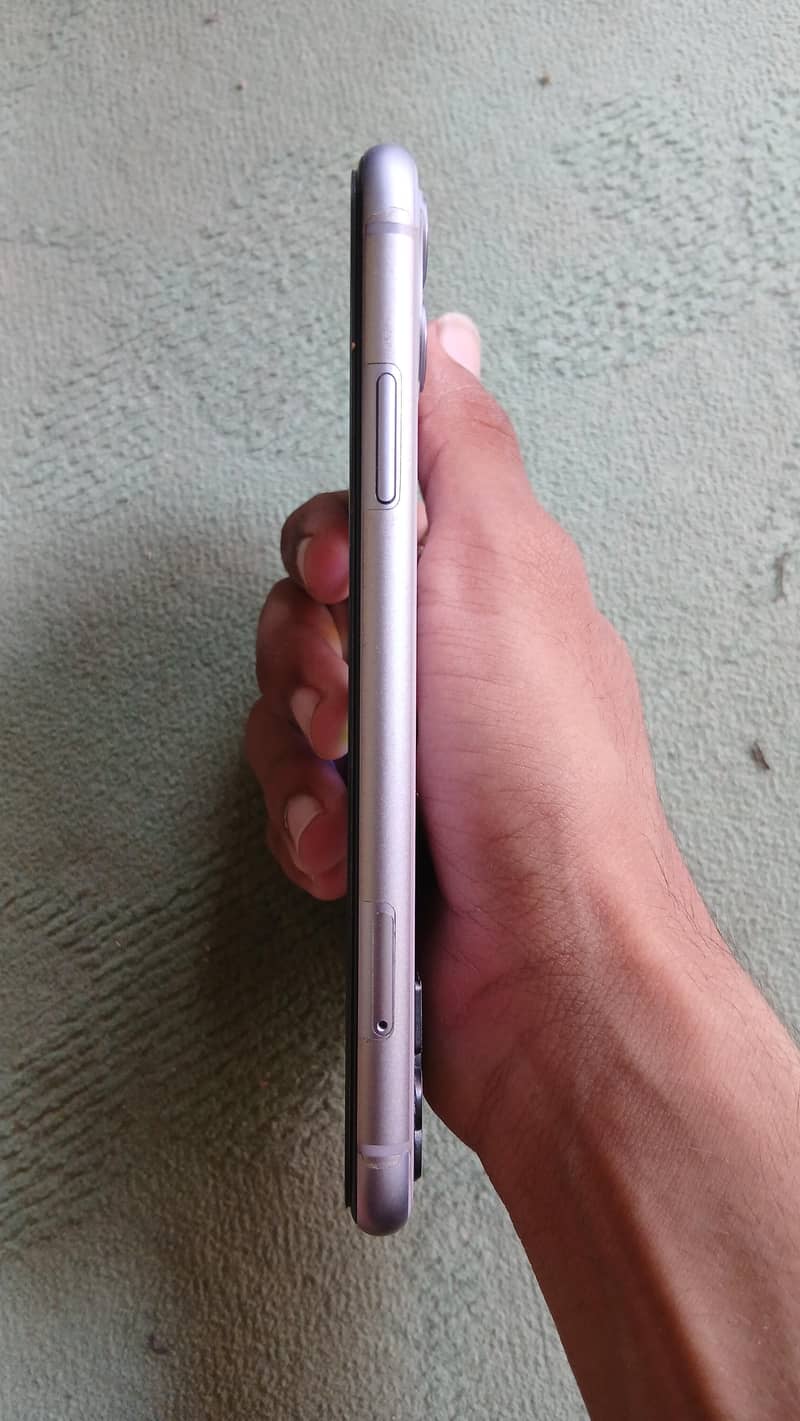 Apple iPhone 11 4