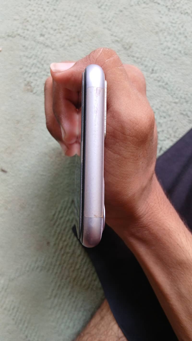 Apple iPhone 11 5