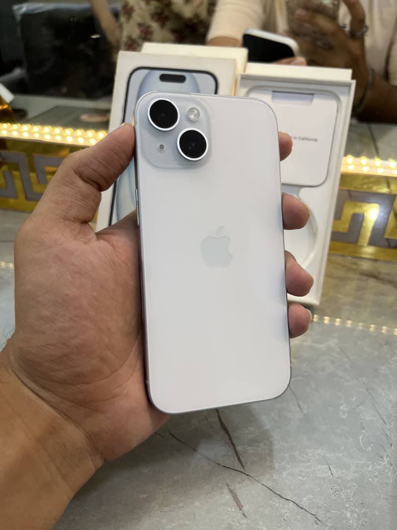Apple iPhone 15 4