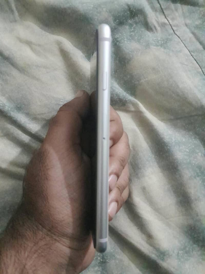 Apple iPhone 8 3