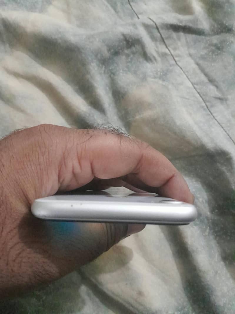 Apple iPhone 8 4