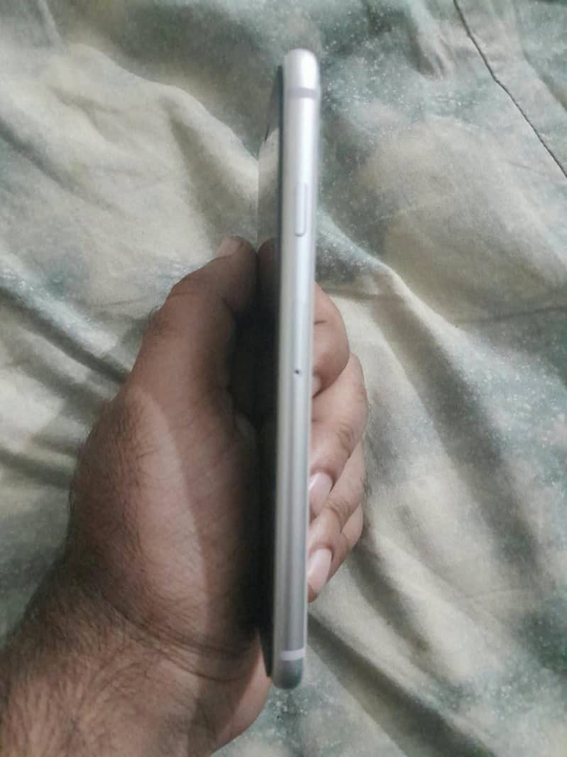 Apple iPhone 8 6