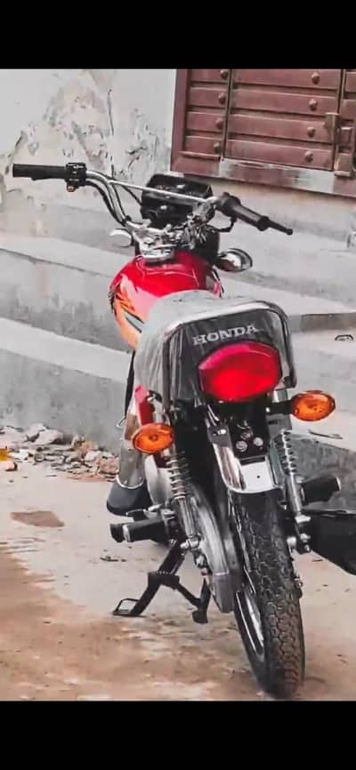 25 26 hai bhai 10 by 10 h num laga howa hai