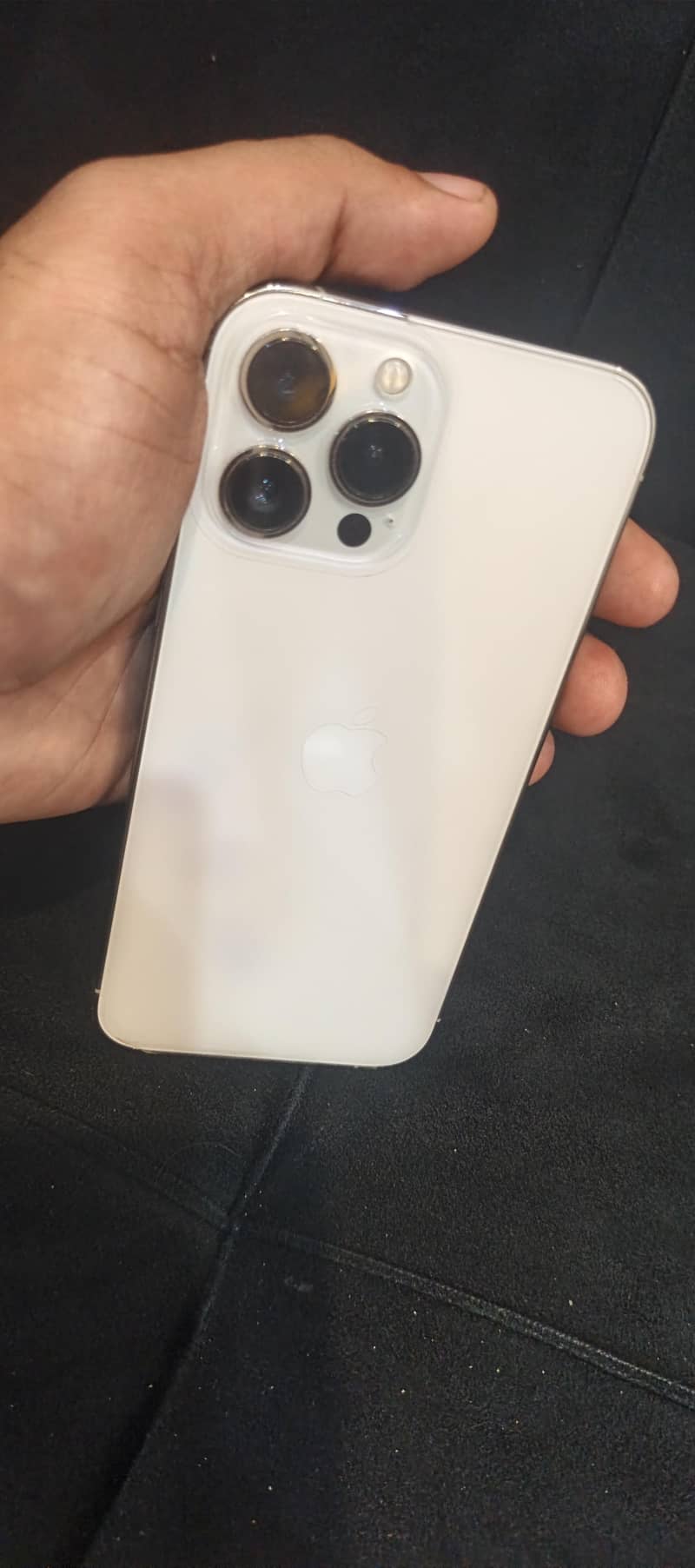 Apple iPhone 13 Pro Max 3