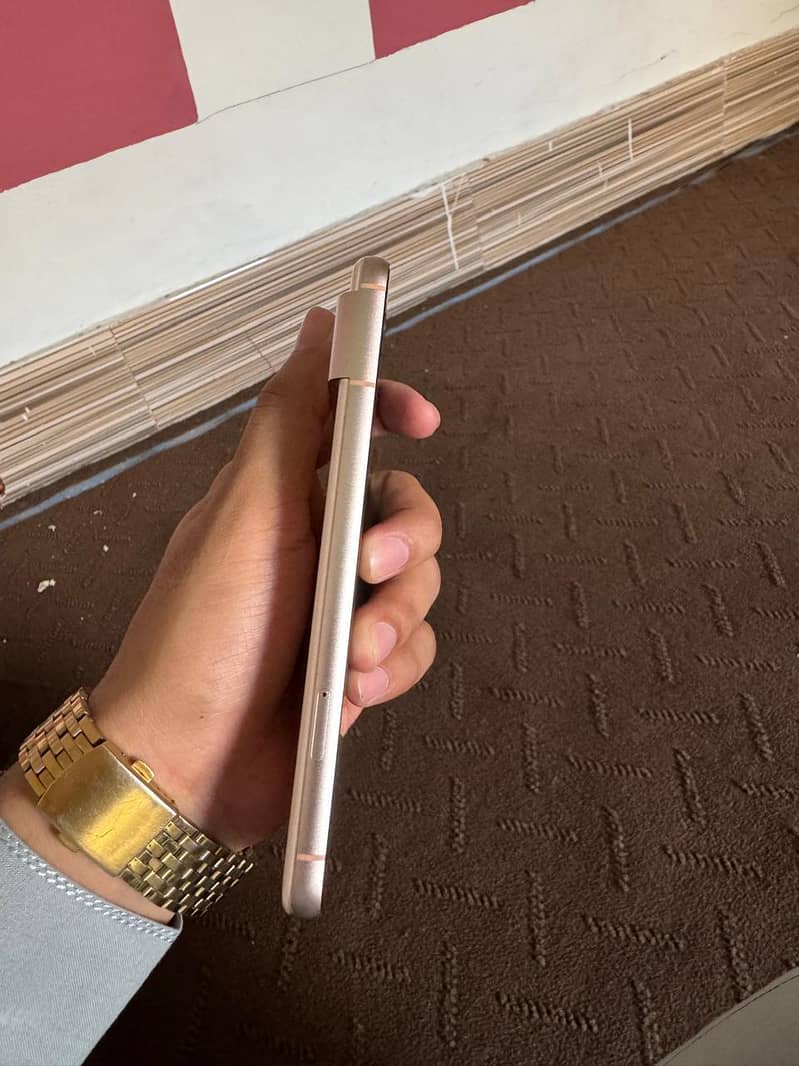 Google Pixel 8 4