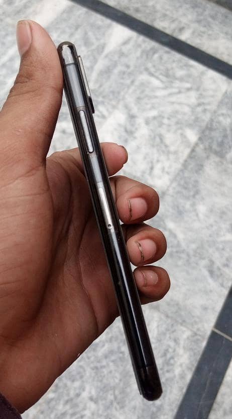 Apple iPhone X 5