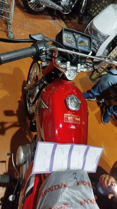 CG 125 2027 model red colour